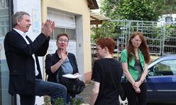 Joachim Horn im Gespräch mit Leuten 